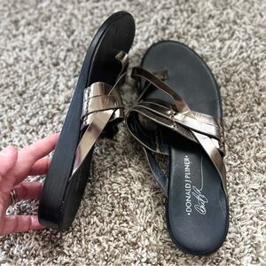 Donald J. Pliner Metallic Bronze Crossover Leather Women's Sandals louka 8